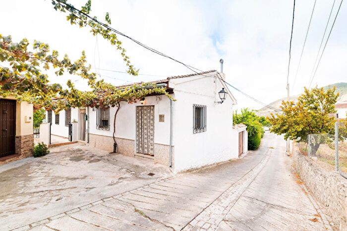Casa en venta en Moclín, Granada de 3 habitaciones