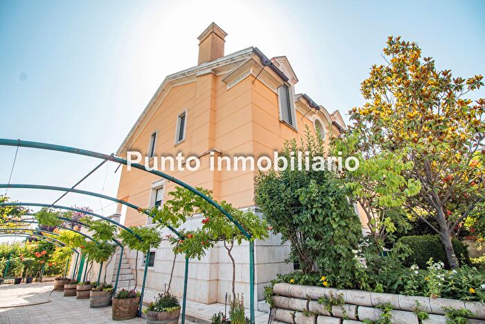 Casas en venta y pisos alquiler - 3