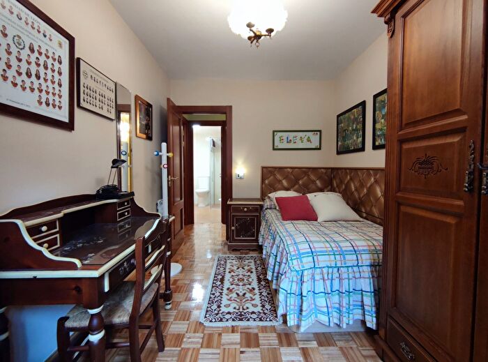 Casas en venta y pisos alquiler - 3