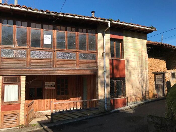 Casa en venta en Piloña, Asturias de 3 habitaciones