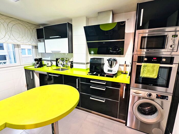 Casas en venta y pisos alquiler - 1
