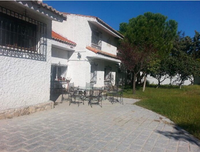 Casas en venta y pisos alquiler - 3