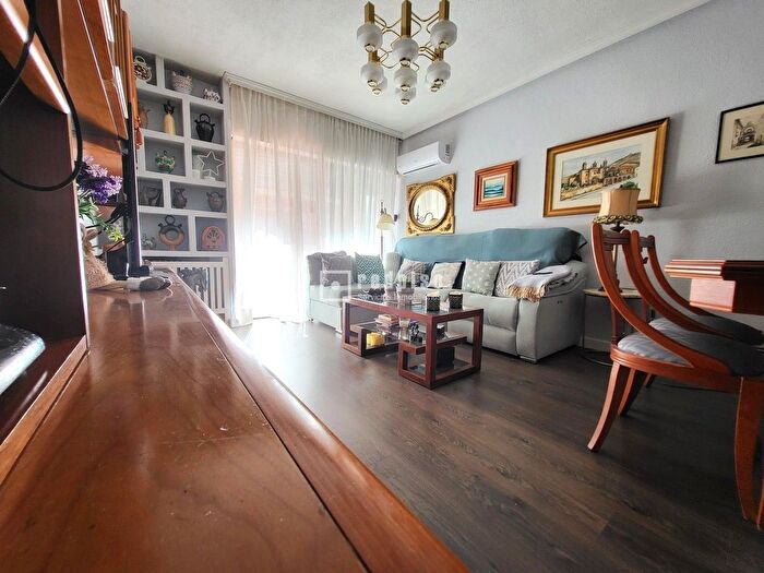 Casas en venta y pisos alquiler - 1