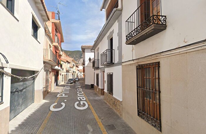 Casas en venta y pisos alquiler - 2