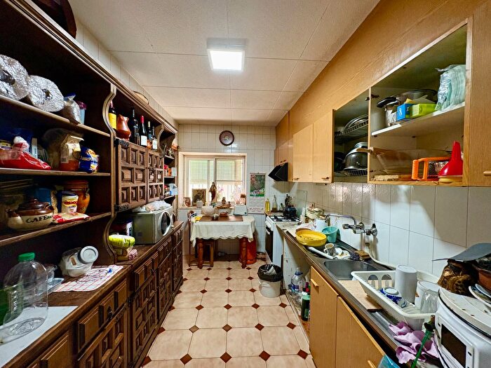Casas en venta y pisos alquiler - 3