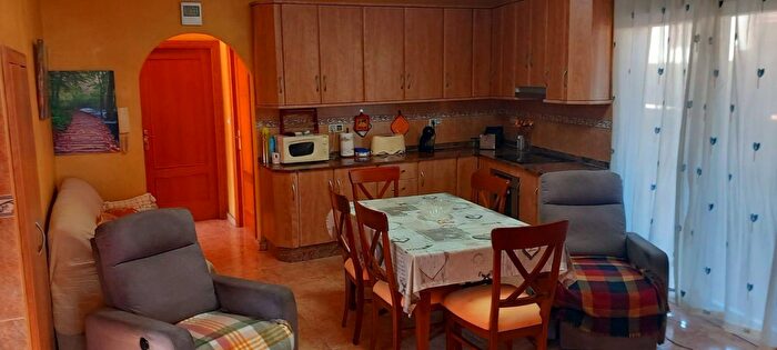 Casas en venta y pisos alquiler - 3