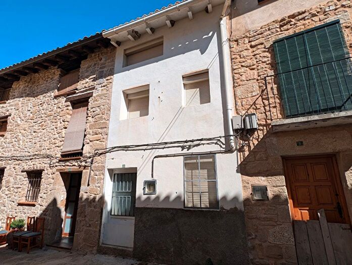 Casas en venta y pisos alquiler - 1
