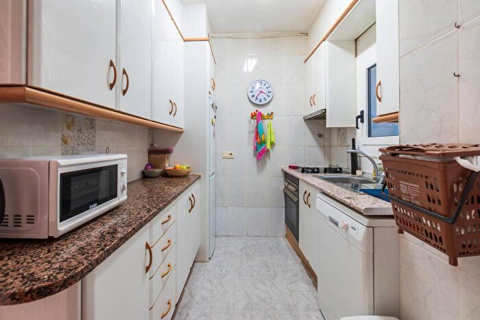 Casas en venta y pisos alquiler - 3
