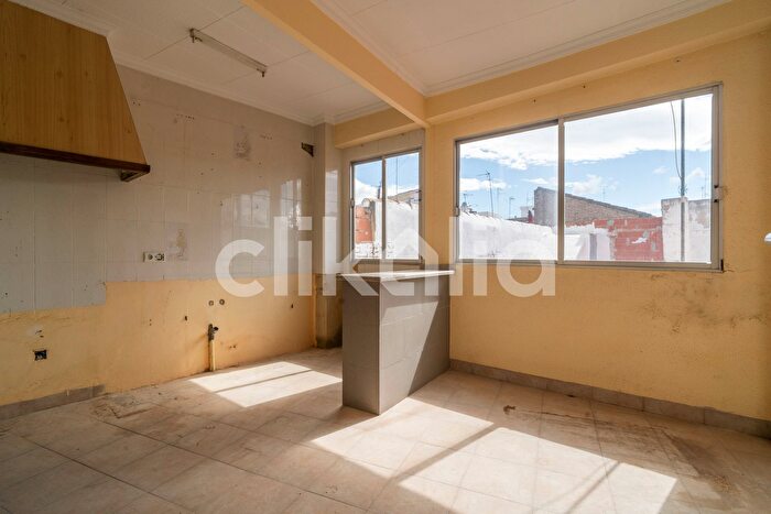 Casas en venta y pisos alquiler - 1
