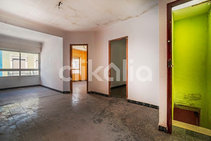 Casas en venta y pisos alquiler - 3