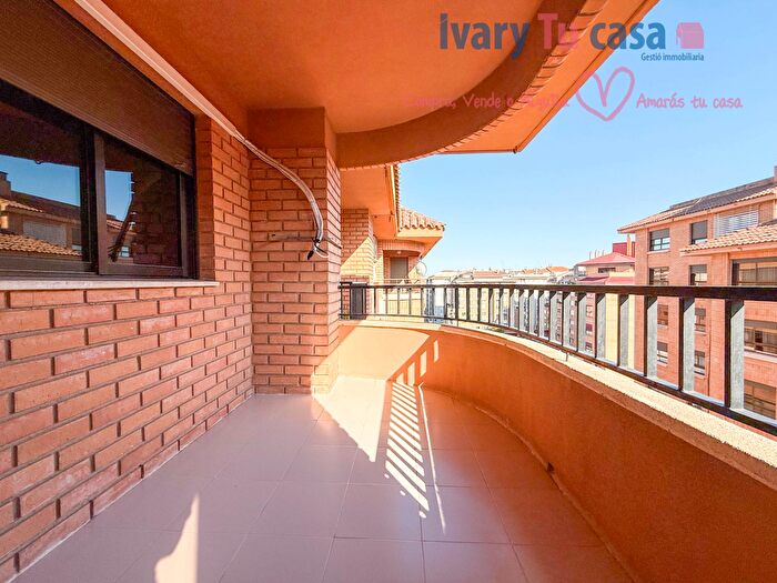 Piso en venta en Este, Parque Geólogo José Royo Gómez de 5 habitaciones