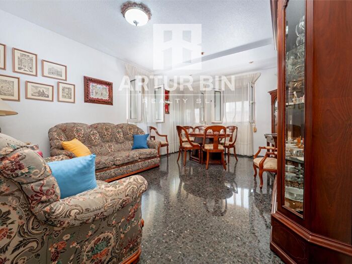 Casas en venta y pisos alquiler - 1