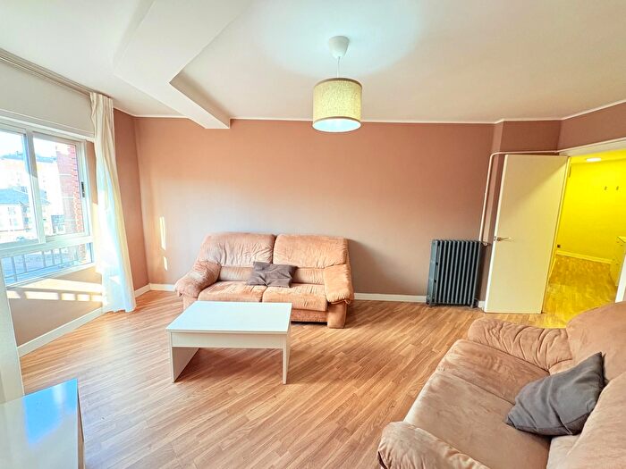 Casas en venta y pisos alquiler - 1