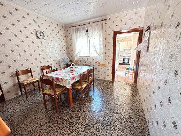 Casas en venta y pisos alquiler - 3