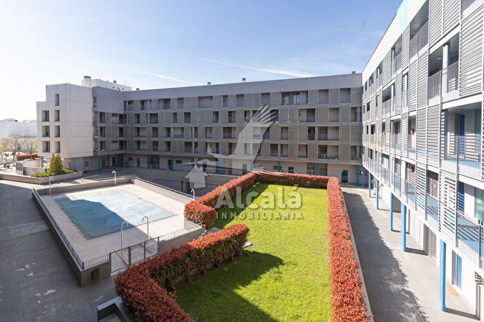 Casas en venta y pisos alquiler - 1