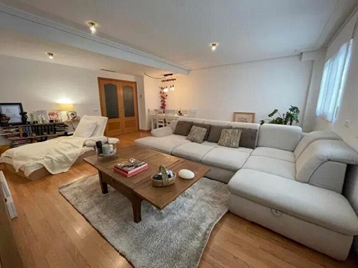 Casas en venta y pisos alquiler - 1