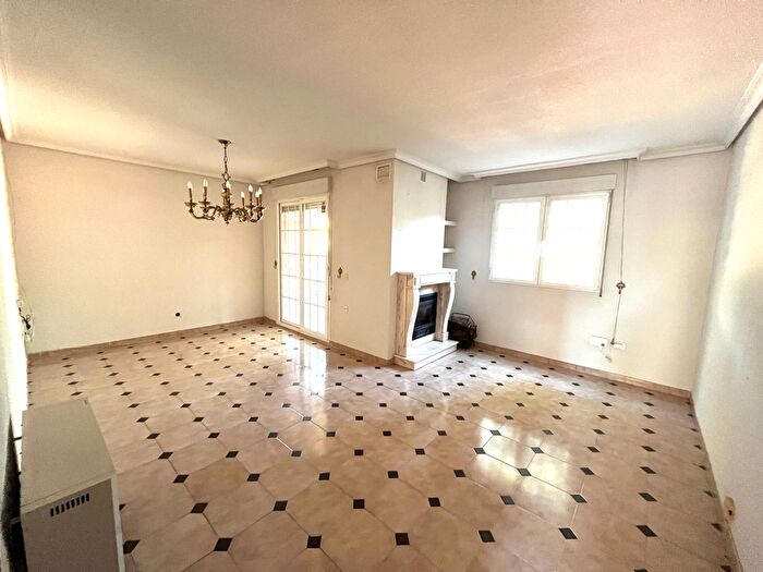 Casas en venta y pisos alquiler - 1