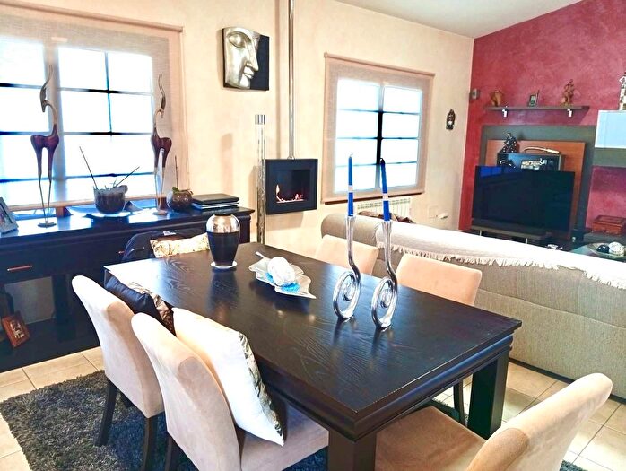 Casas en venta y pisos alquiler - 1