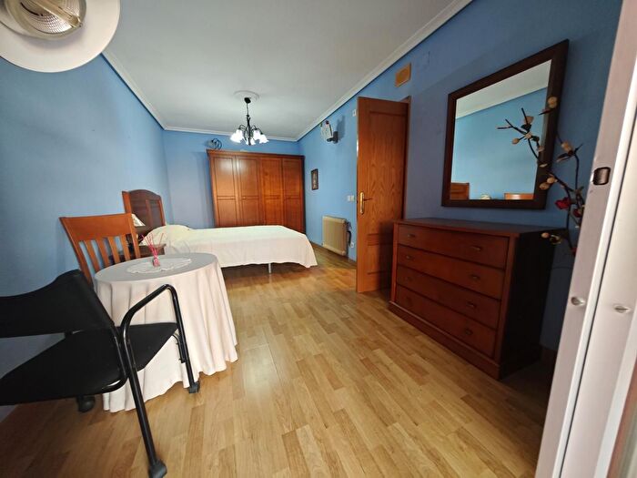 Casas en venta y pisos alquiler - 2