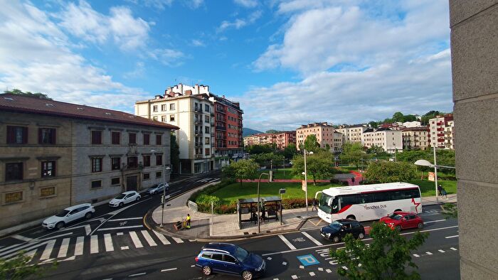 Casas en venta y pisos alquiler - 1