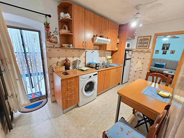 Casas en venta y pisos alquiler - 1