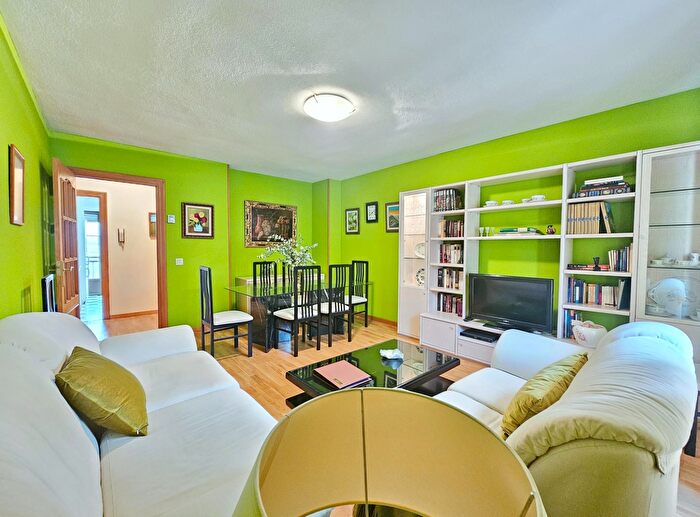 Casas en venta y pisos alquiler - 3