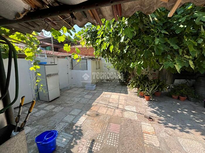 Casas en venta y pisos alquiler - 1