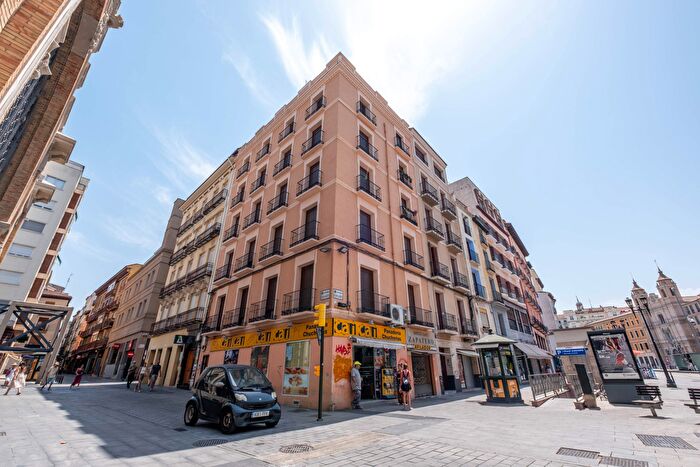 Casas en venta y pisos alquiler - 1