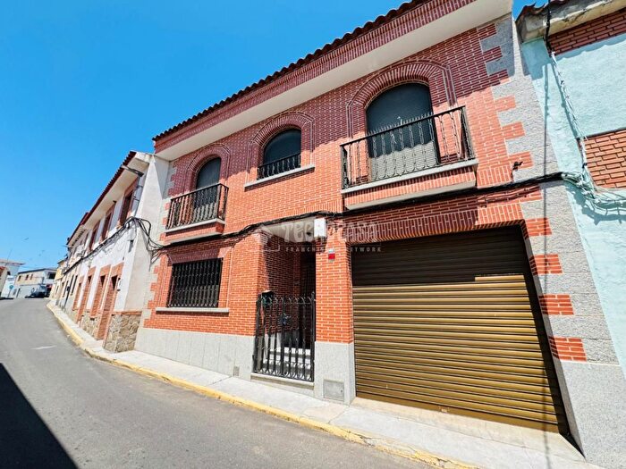 Casas en venta y pisos alquiler - 1