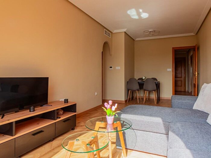 Casas en venta y pisos alquiler - 3