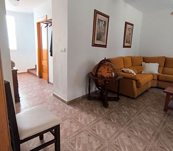 Casas en venta y pisos alquiler - 3