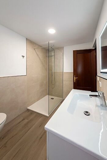 Casas en venta y pisos alquiler - 3