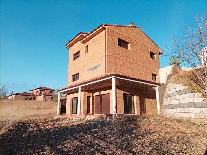 Casas en venta y pisos alquiler - 1