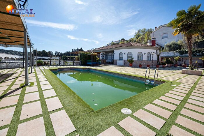Casa en venta en Moclín, Granada de 5 habitaciones