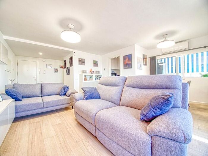 Casas en venta y pisos alquiler - 3