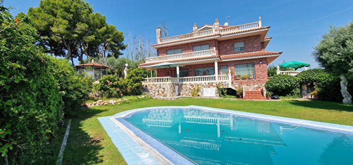 Casa en venta en Mas Trader Corral dEn Tort Corral dEn Cona, Cubelles de 5 habitaciones