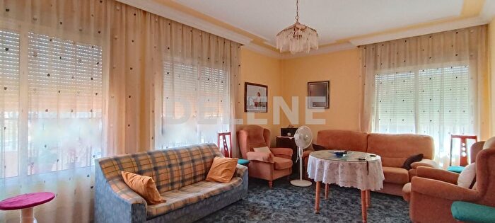 Casas en venta y pisos alquiler - 2