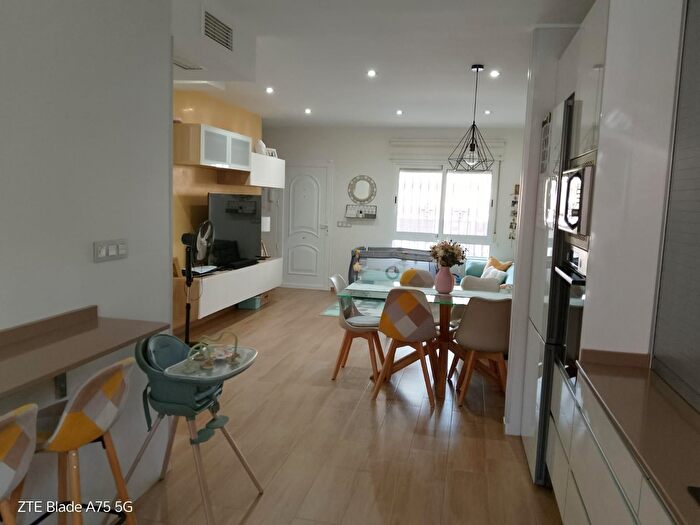 Casas en venta y pisos alquiler - 3