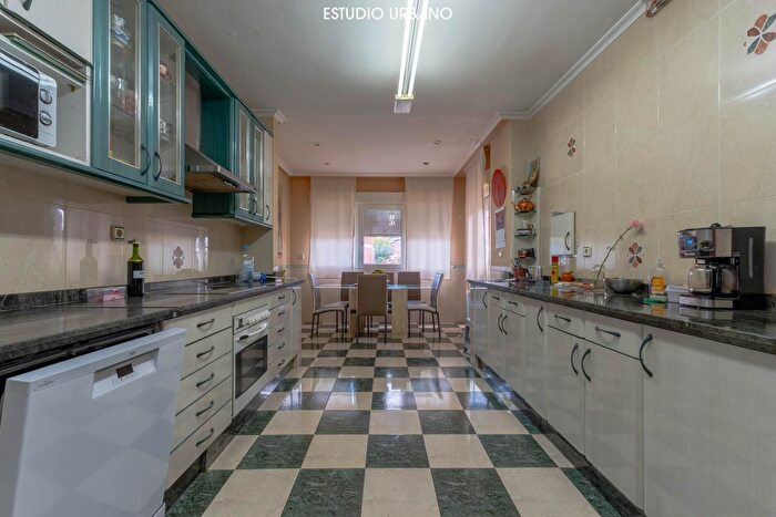 Casas en venta y pisos alquiler - 3