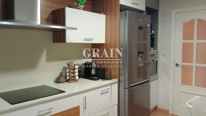 Casas en venta y pisos alquiler - 3
