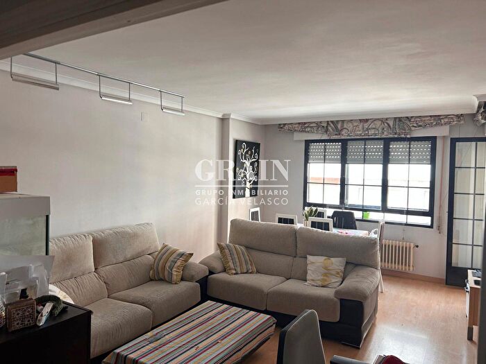 Casas en venta y pisos alquiler - 1