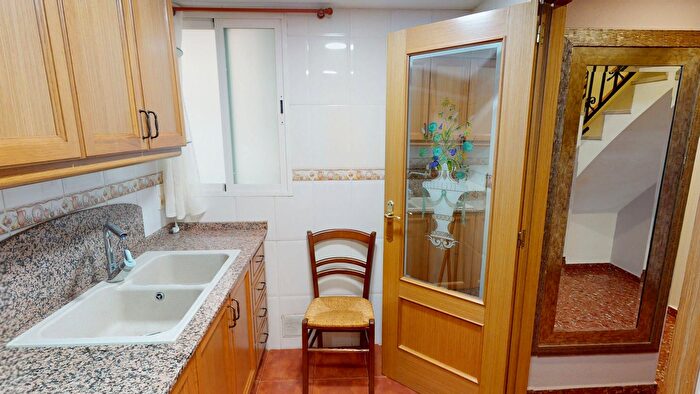 Casas en venta y pisos alquiler - 3