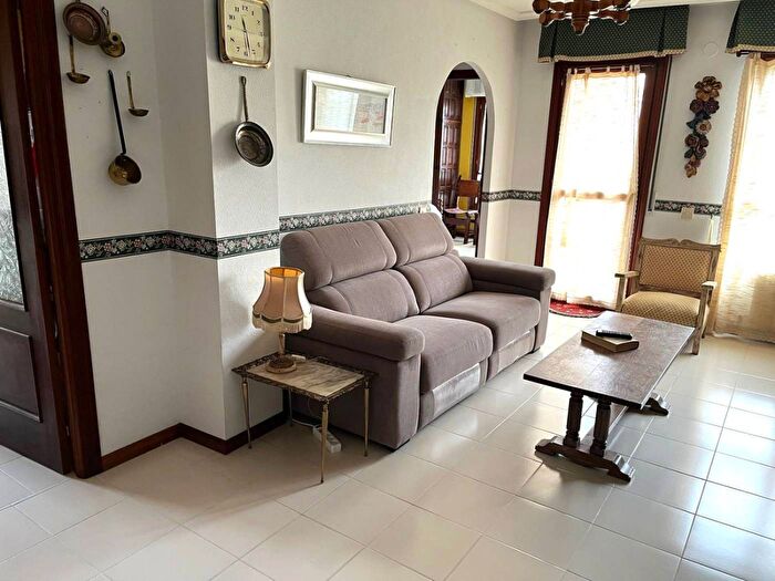 Casas en venta y pisos alquiler - 1