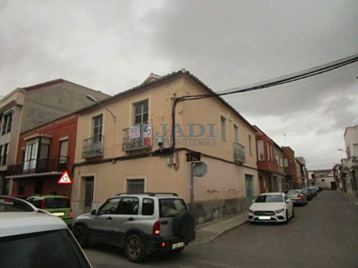 Casa en venta en Valdepeñas, Ciudad Real de 4 habitaciones