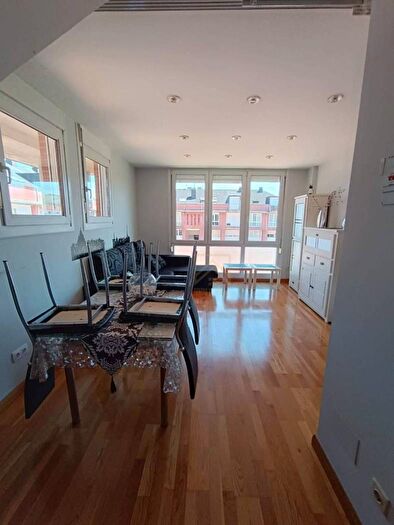 Casas en venta y pisos alquiler - 3