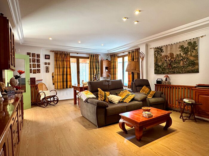 Casas en venta y pisos alquiler - 3