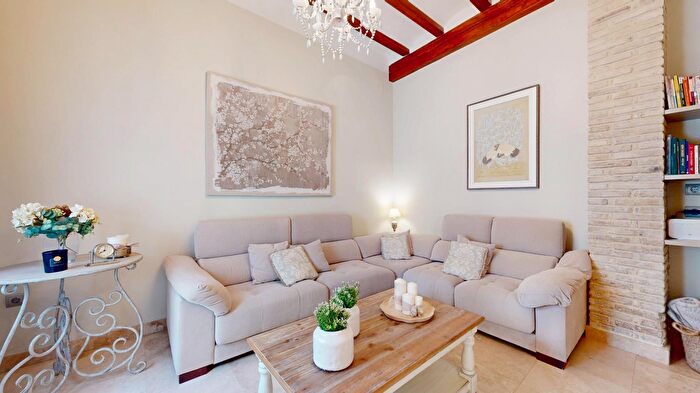Casas en venta y pisos alquiler - 2