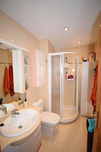 Casas en venta y pisos alquiler - 2