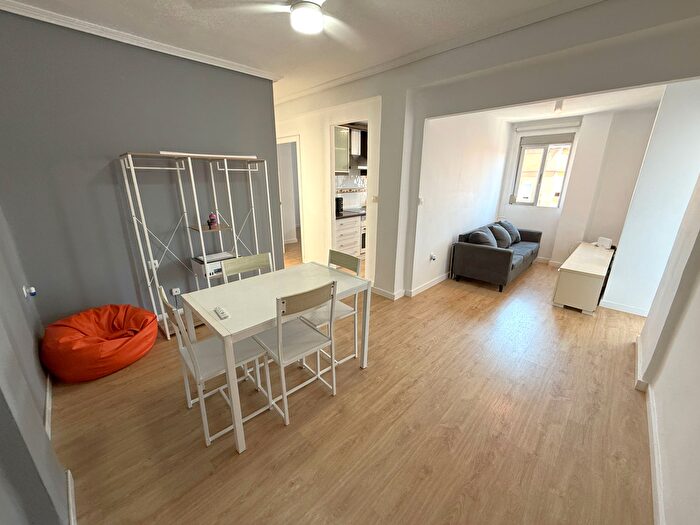 Casas en venta y pisos alquiler - 1