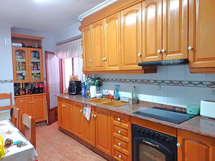 Casas en venta y pisos alquiler - 1